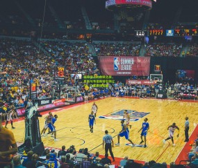 篮球场上的救赎之战,巴斯与韦伯斯特引领辽宁、广厦双双告捷